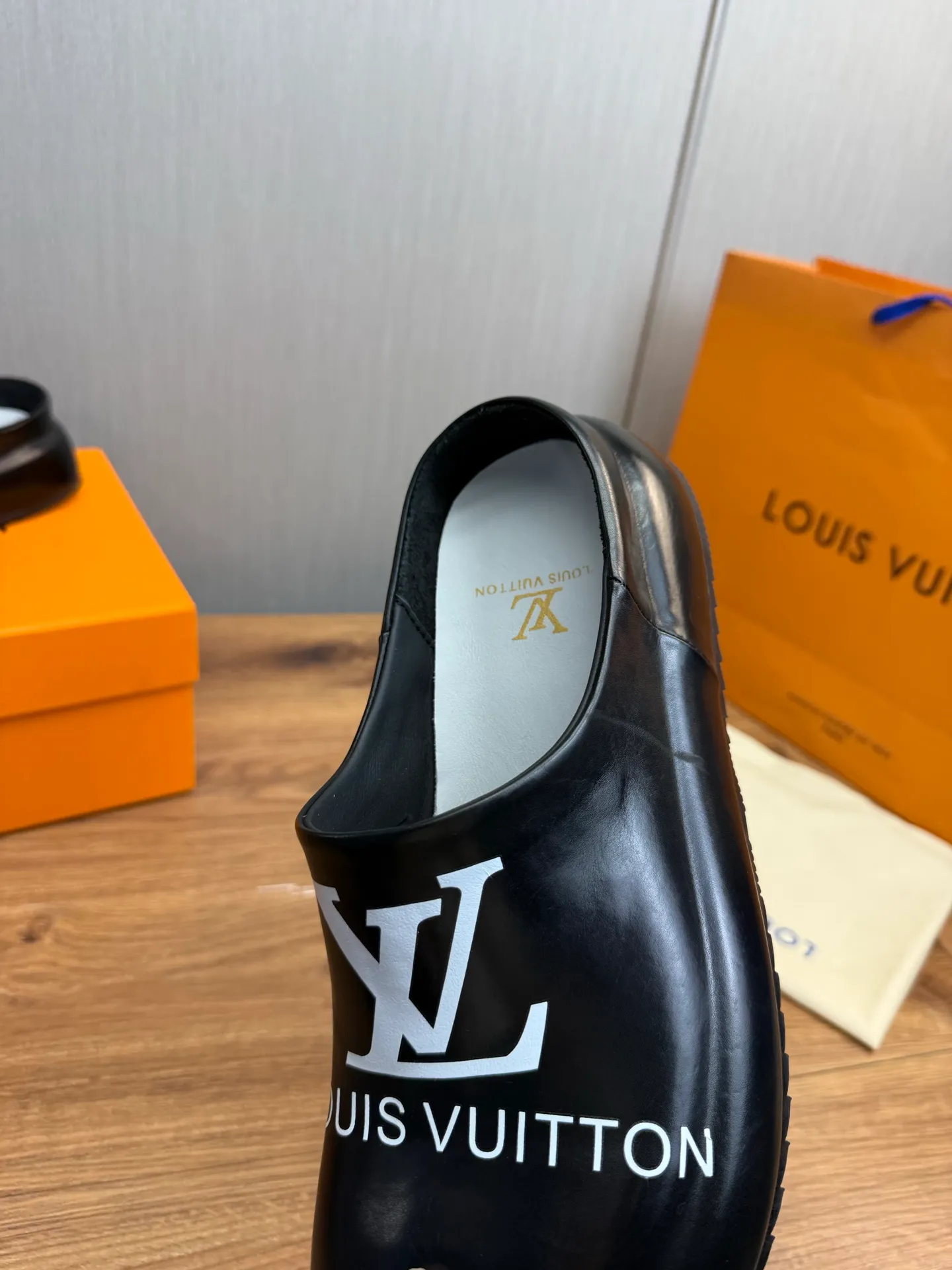 Men's shoes 💰480💰 Lv men's slippers 🩴38-45 size 45 46 🉑️Customized! Full leather slippers: cowhide on the outside, sheepskin on the inside ✅Original outsole⬆️